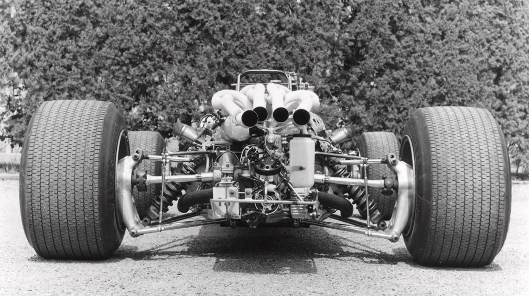 Πώς ανασταίνεις κινητήρα V12 από μονοθέσιο F1 Ferrari του 1967