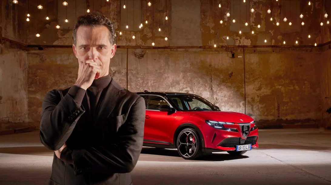 O διάσημος ηθοποιός Pedro Alonso στη νέα καμπάνια της Alfa Romeo Junior (video)