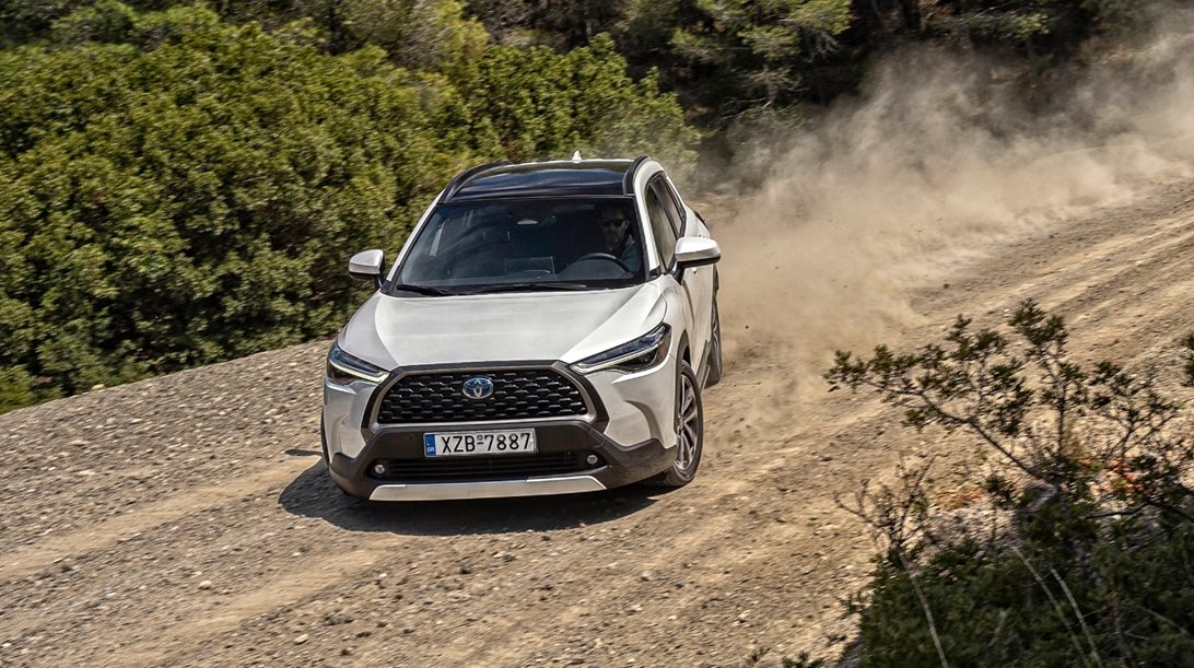 Δοκιμή Toyota Corolla Cross 2.0L Hybrid 4x4: Γιατί αυτό και όχι το Corolla;