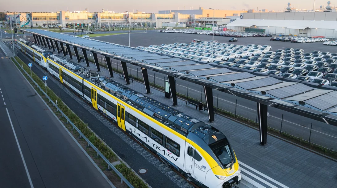 Δείτε το Tesla Giga Train για μεταφορά εργαζομένων (video)