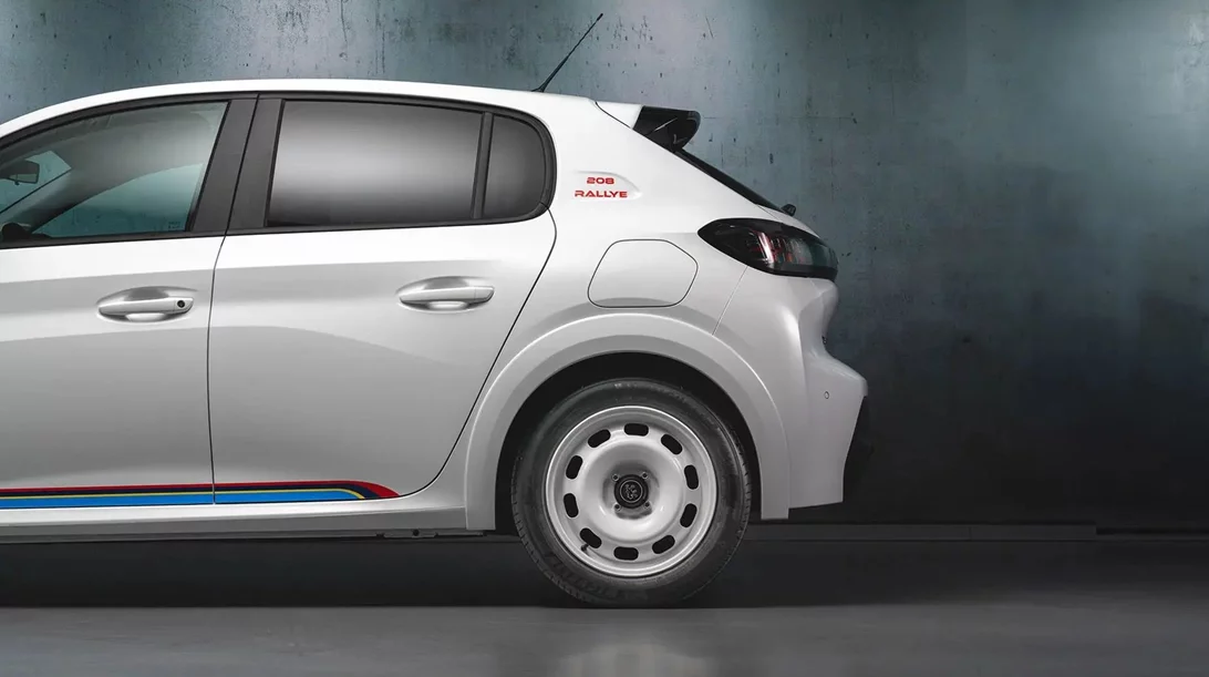 Αυτό είναι το Peugeot 208 Rallye αλλά κάτι του λείπει