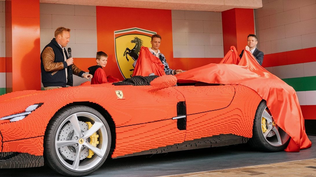 H Ferrari αποκάλυψε Monza SP1 από Lego σε κανονικές διαστάσεις