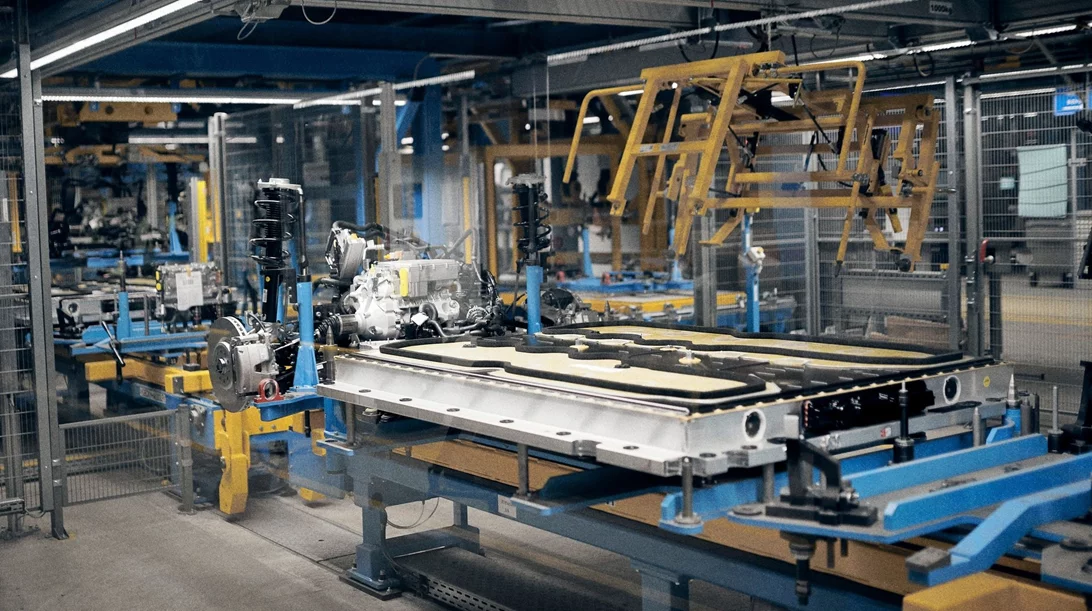 Σταματάει την κατασκευή εργοστασίων για μπαταρίες ηλεκτρικών αυτοκινήτων εταιρεία που ανήκει σε δύο κολοσσούς