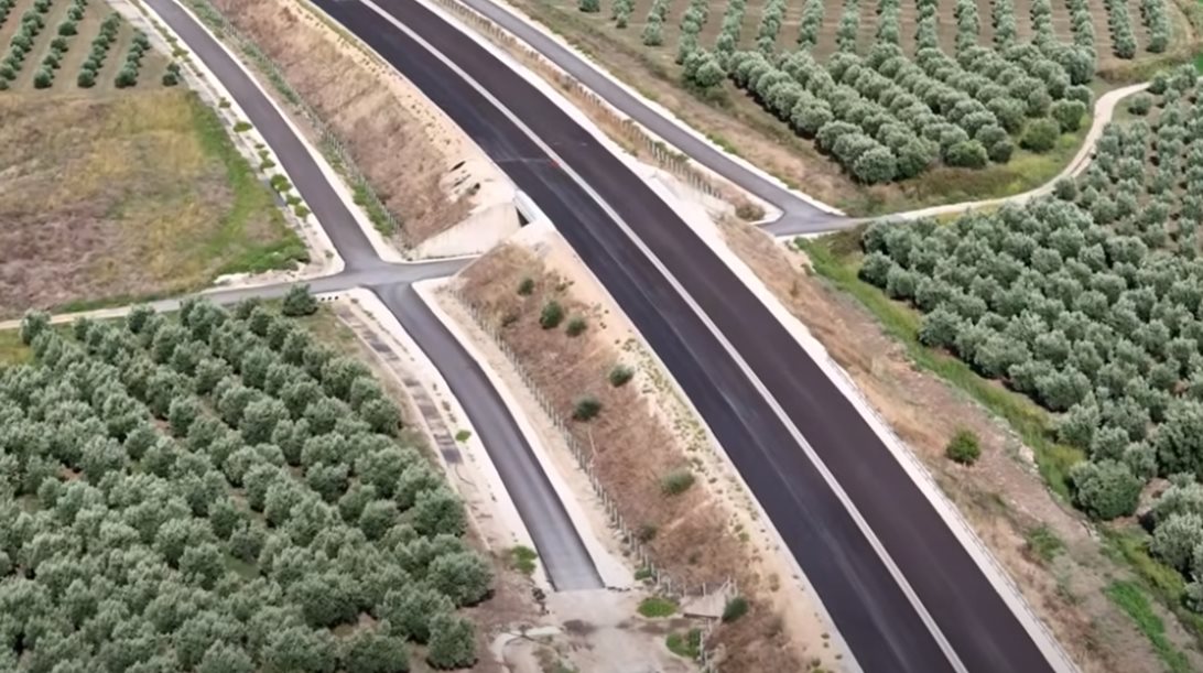 Πότε παραδίδεται ο δρόμος που φέρνει την Λευκάδα στις 3 ώρες και 20 λεπτά από την Αθήνα