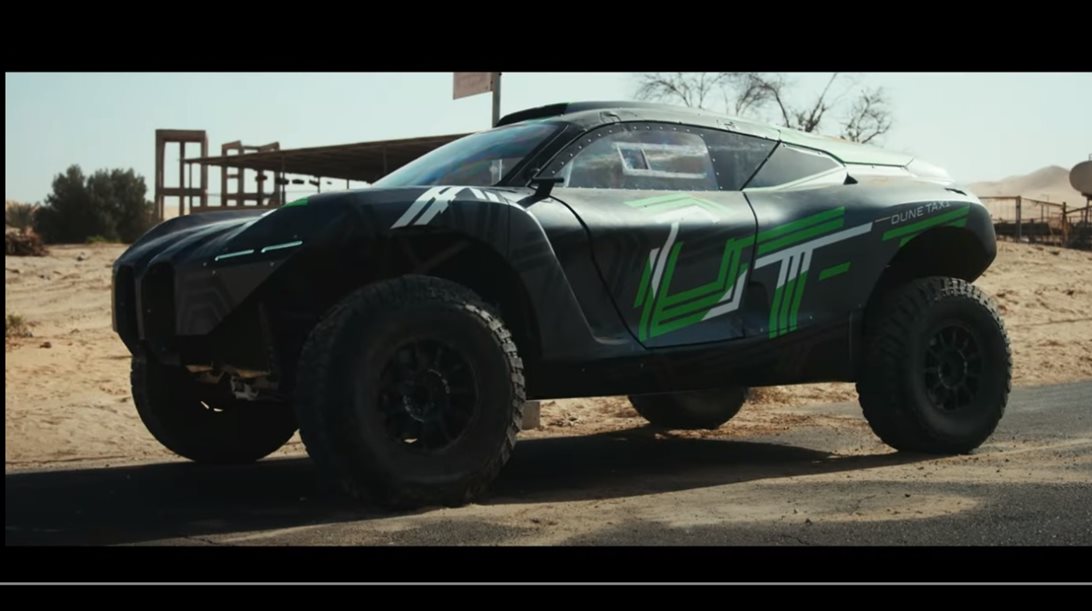 Video: BMW Dune Taxi ή πώς τρομάζεις τις καμήλες