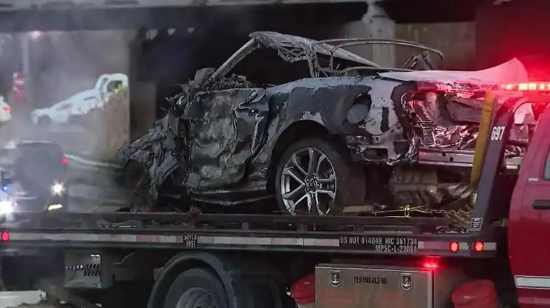 30 κλέφτες "απαλλοτρίωσαν" 13 αυτοκίνητα από αντιπροσωπεία