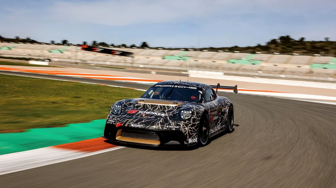 Βίντεο: Chris Harris και Porsche 718 Cayman GT4 ePerformance