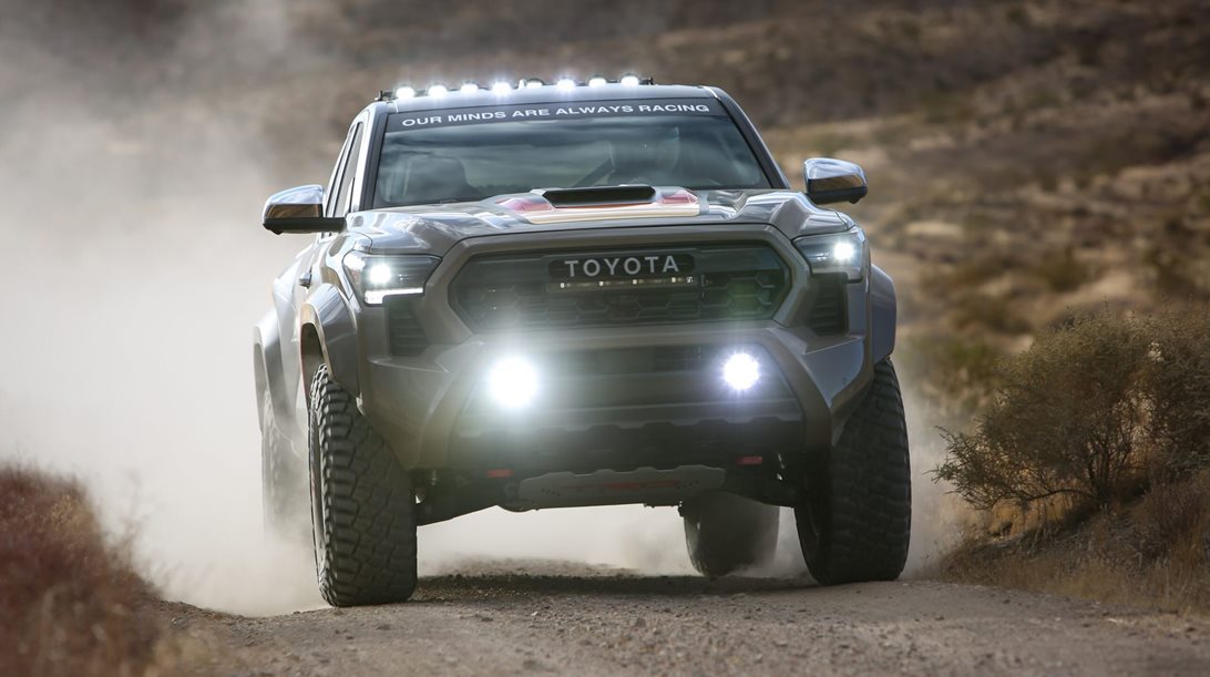 Το θηρίο Toyota TRD Tacoma ProRunner έχει βγει να κυνηγήσει τα Raptor και τα Bronco