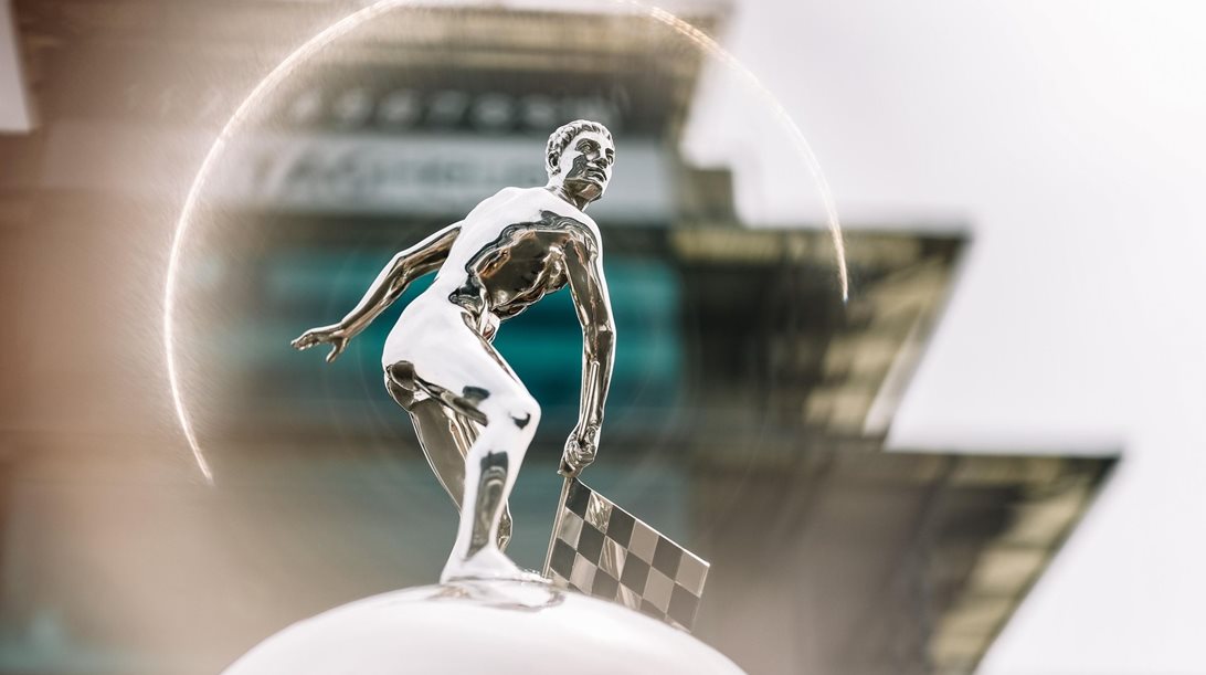 Tο τρόπαιο που έχει πάνω του 109 διαφορετικά πρόσωπα