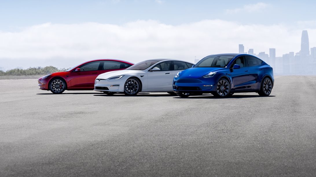 Γιατί η Tesla ανακαλεί πάνω από 360.000 αυτοκίνητα