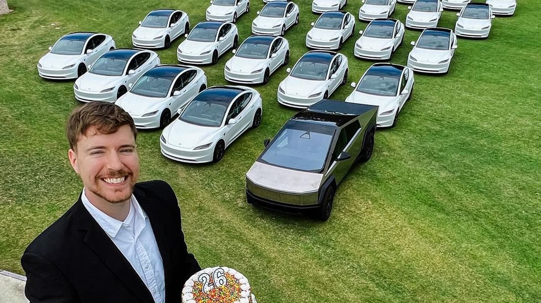 Influencer χαρίζει 26 Tesla γιατί έκλεισε τα 26 του