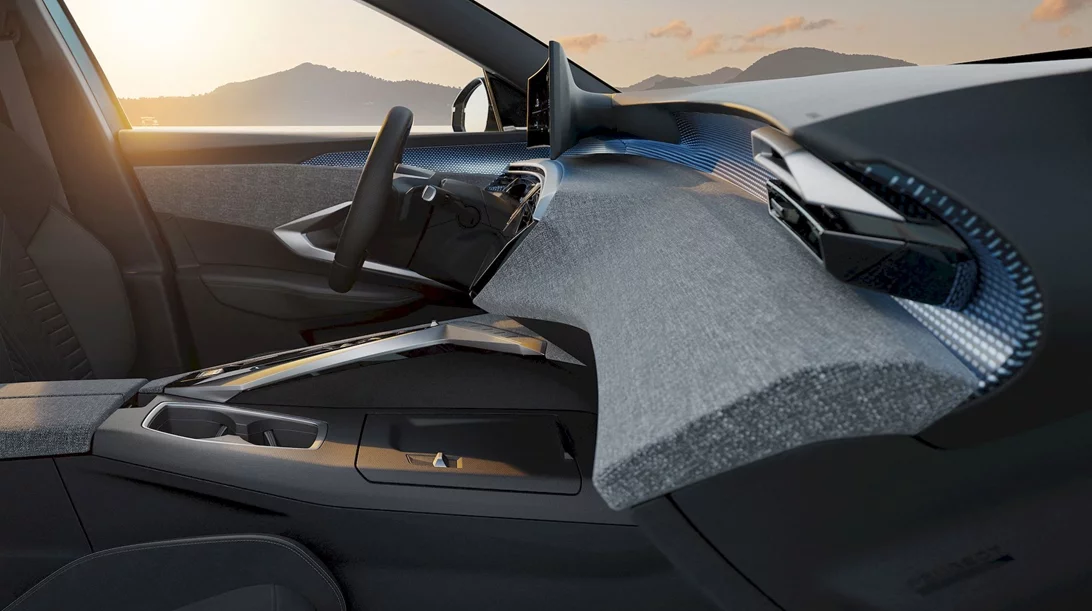 Νέο Peugeot E-3008: Οι πρώτες εικόνες και το απίστευτο εσωτερικό