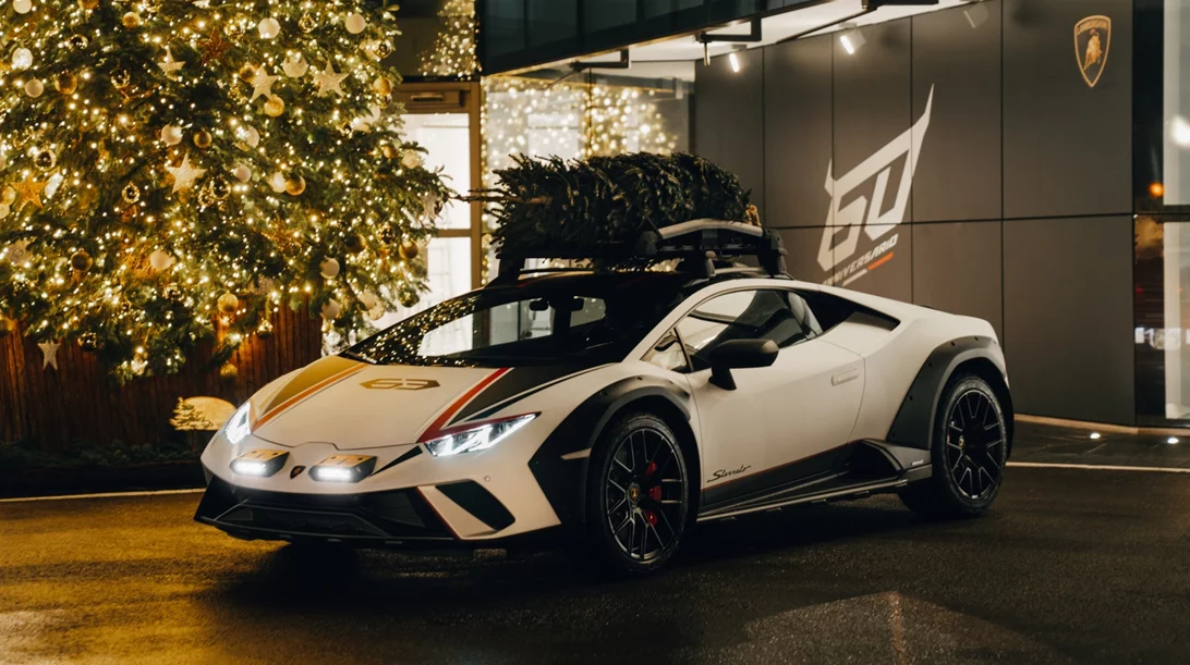 Με αυτό το συγκινητικό video εύχεται "καλές γιορτές" η Lamborghini