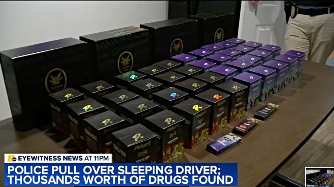 Οδηγός που κοιμόταν σε Tesla ήταν τελικά έμπορος ναρκωτικών (video)
