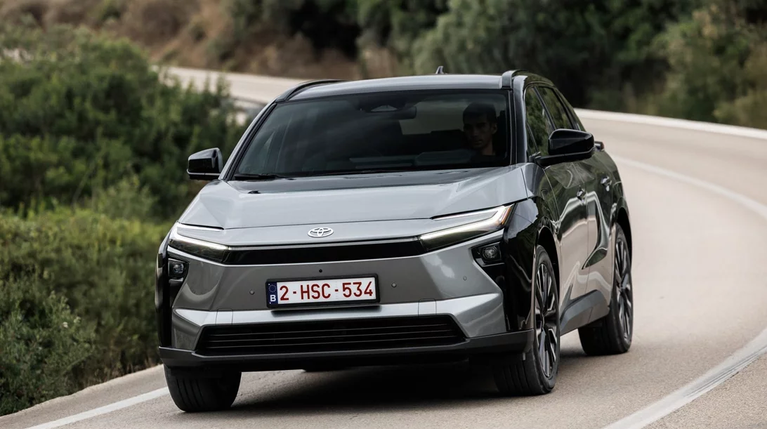 Αποστολή στη Μάλαγα: Οδηγούμε το νέο Toyota bZ4X