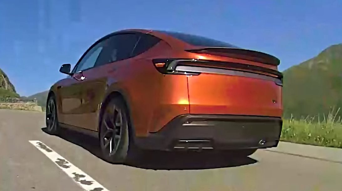 Δείτε το νέο Tesla Model Y Performance χωρίς καμουφλάζ (video)