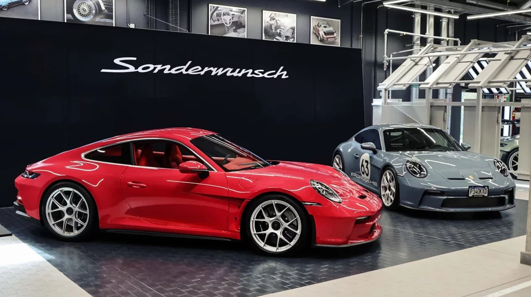 Πώς ένα σπάνιο λάθος κάνει αυτές τις δύο Porsche 911 ακόμη πιο συλλεκτικές