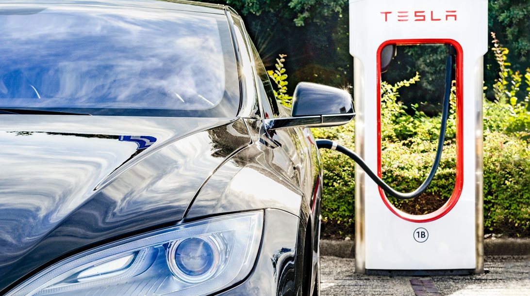 Γιατί ο Musk απέλυσε όλη την ομάδα φορτιστών Tesla-το παρασκήνιο