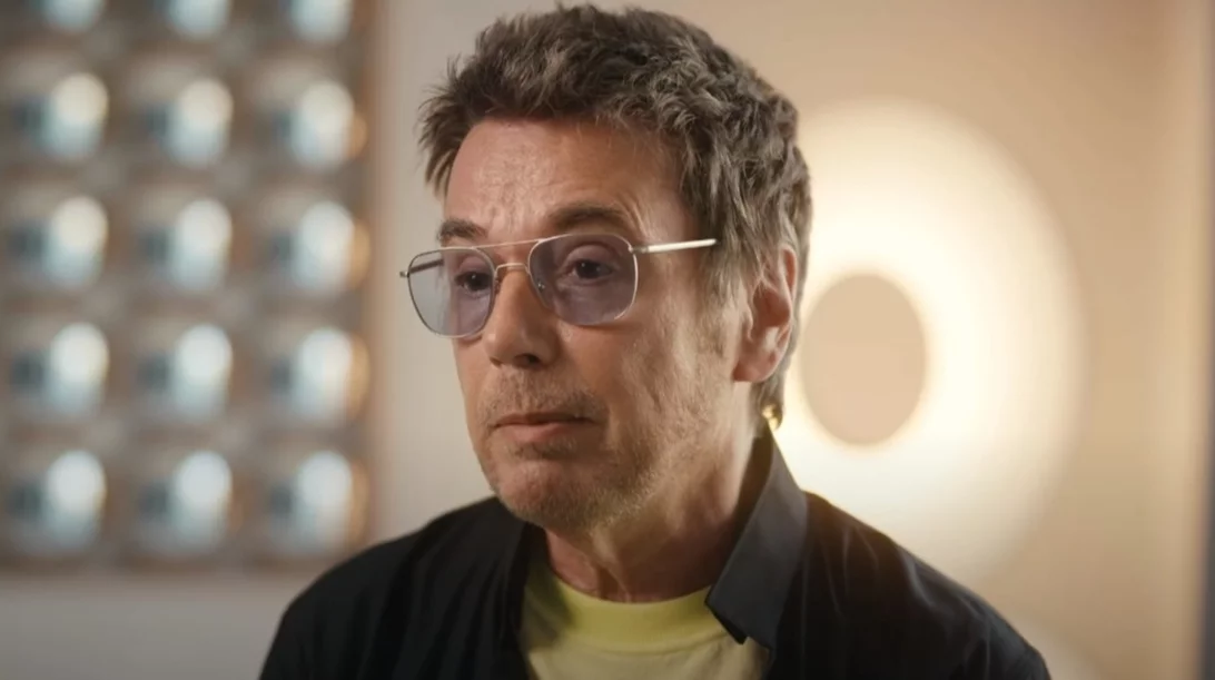 Το περιμέναμε ότι ο Jean-Michel Jarre θα δημιουργεί τον ήχο των ηλεκτρικών Renault