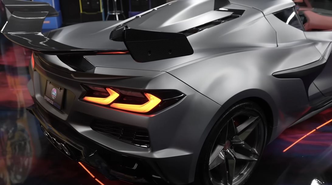 Δείτε τι έκανε ο Shaquille O'Neal για να χωρέσει στην Corvette Z06 που αγόρασε