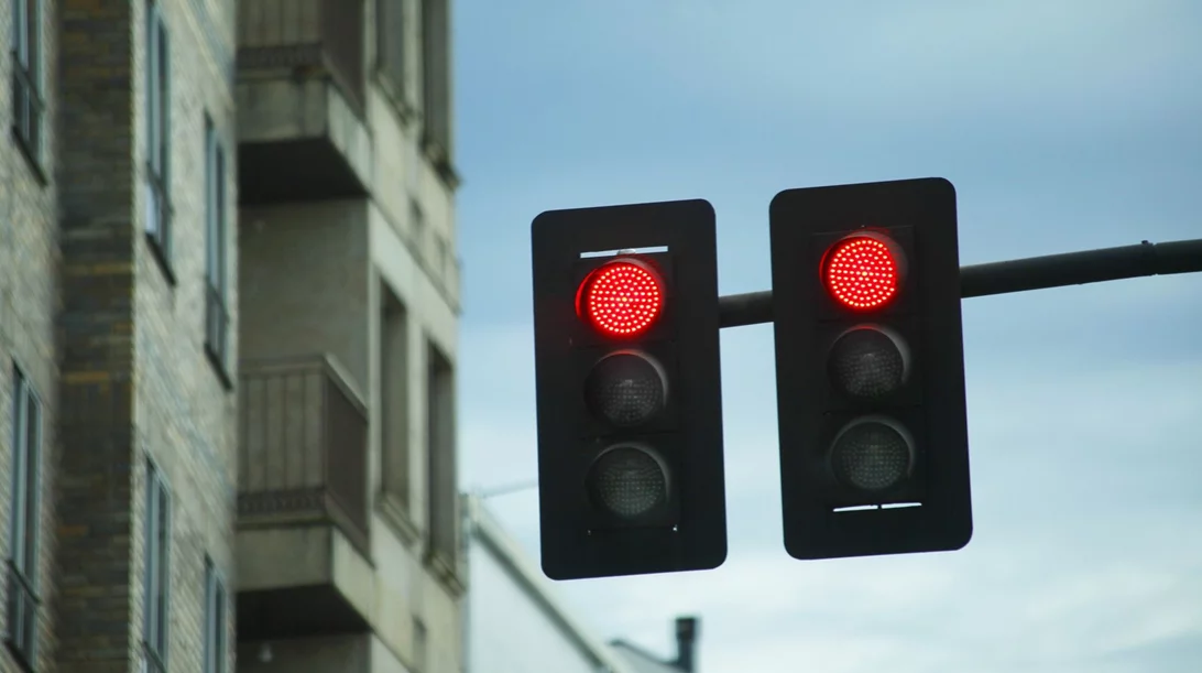 Χιλιάδες παραβάσεις για κόκκινο έπιασαν οι κάμερες στους δρόμους της Αθήνας