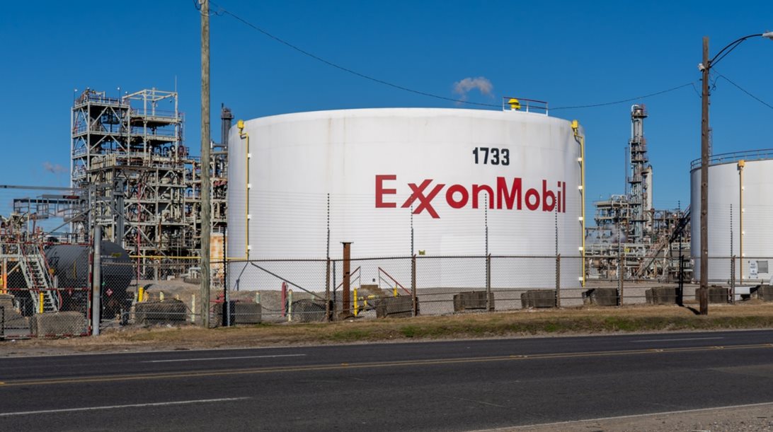 Γιατί πετρελαϊκή κολοσσός μιλάει με Tesla, Ford και VW