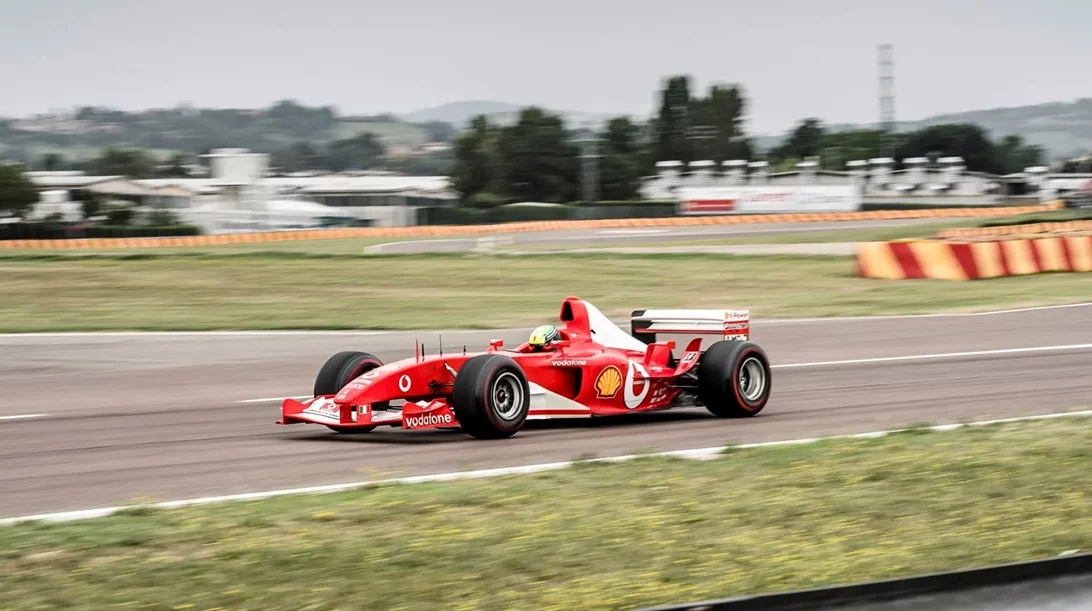 Τρέξε. Πωλείται η Ferrari F2003 του Schumacher