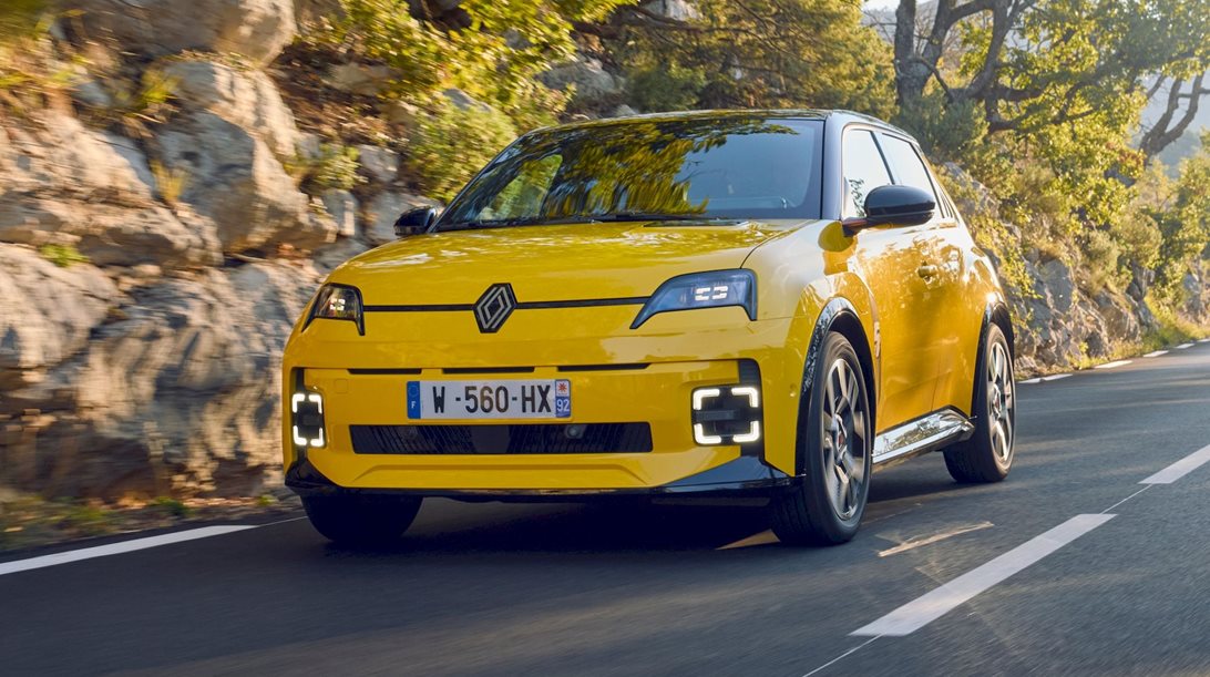 Αποστολή στη Γαλλία: Οδηγούμε το νέο Renault 5