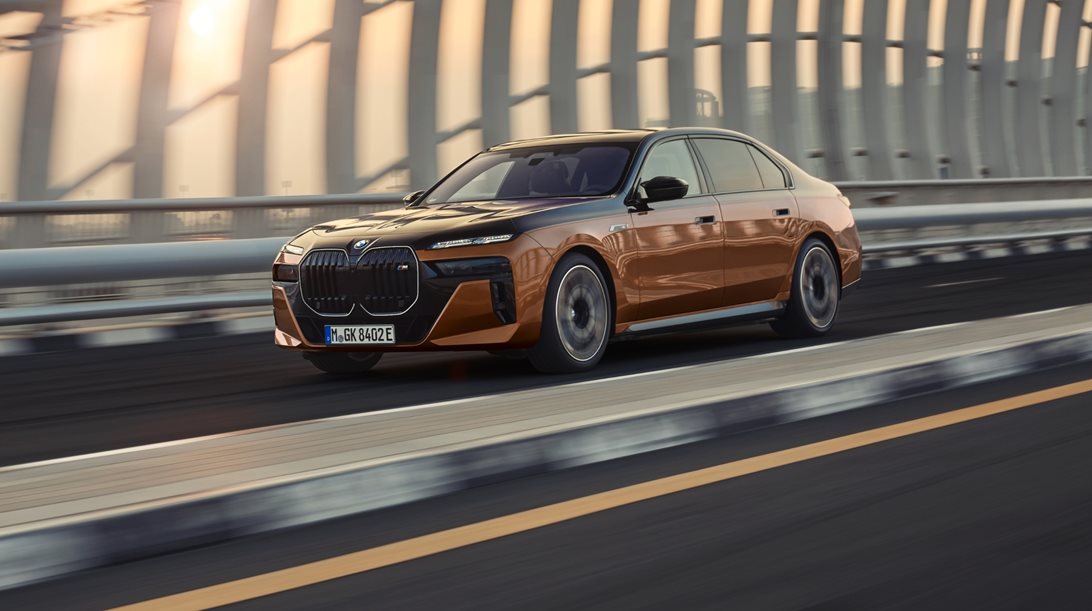 Nέα BMW i7 M70 xDrive: η πιο δυνατή ηλεκτρική BMW με 660 ίππους