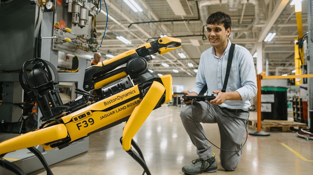 Ένας σκύλος ρομπότ φυλάει την παραγωγή στη Jaguar Land Rover