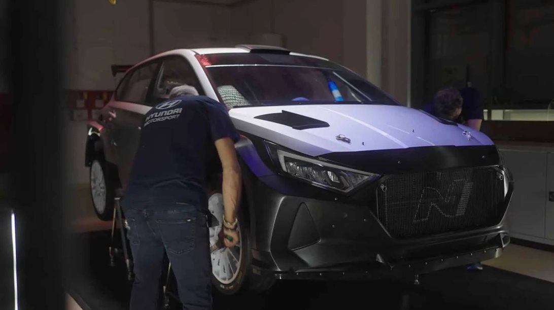 Δείτε πώς φτιάχνεται ένα αυτοκίνητο ράλι από το μηδέν (video)