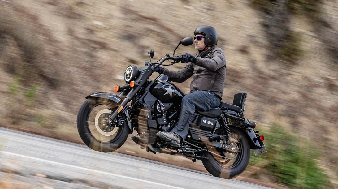 UM Renegade Commando 300: Οδηγούμε το πιο προσιτό bomber στην Ελλάδα