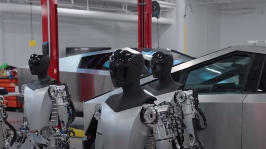 Τα ρομπότ Optimus της Tesla έκαναν τα πρώτα τους βήματα