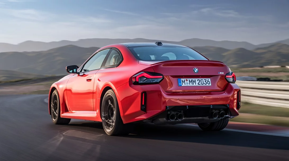 Video: Νέα BMW Μ2 απέναντι σε Porsche Cayman GT4 και BMW 1M