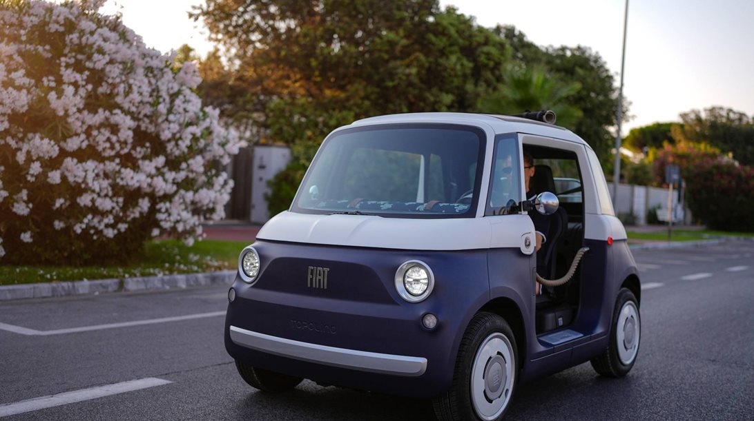Το αυτοκίνητο του καλοκαιριού λέγεται FIAT Topolino Vilebrequin