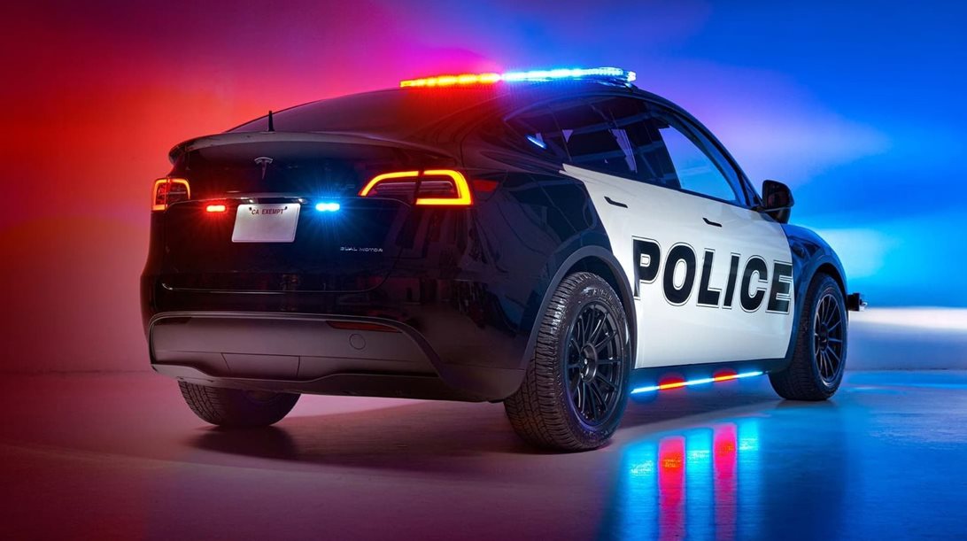 Ενθουσιασμένοι οι αστυνομικοί που οδηγούν ηλεκτρικά περιπολικά-δείτε γιατί (video)