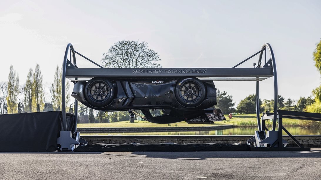 Δείτε το McMurtry Speirling να γίνεται το πρώτο αυτοκίνητο που οδηγείται ανάποδα (video)