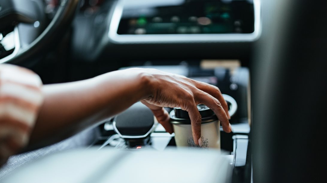 Τι συνδέει τον καφέ με το αυτοκίνητο-από την ασφάλεια μέχρι το Cars & Coffee