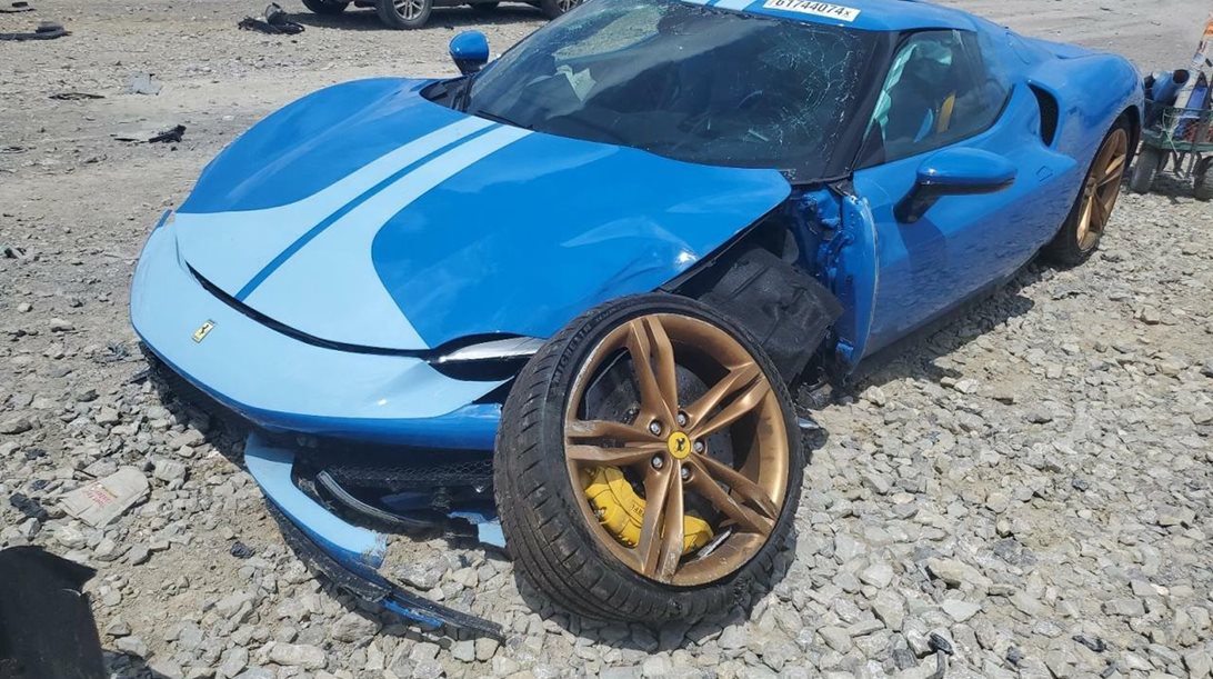 Ευκαιρίες: Στο σφυρί τρακαρισμένη Ferrari 296 και καμμένο Cybertruck