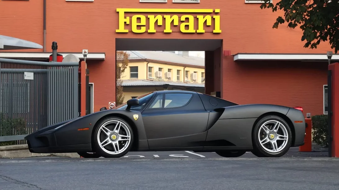 Πωλείται η μοναδική μαύρη ματ Ferrari Enzo που υπάρχει
