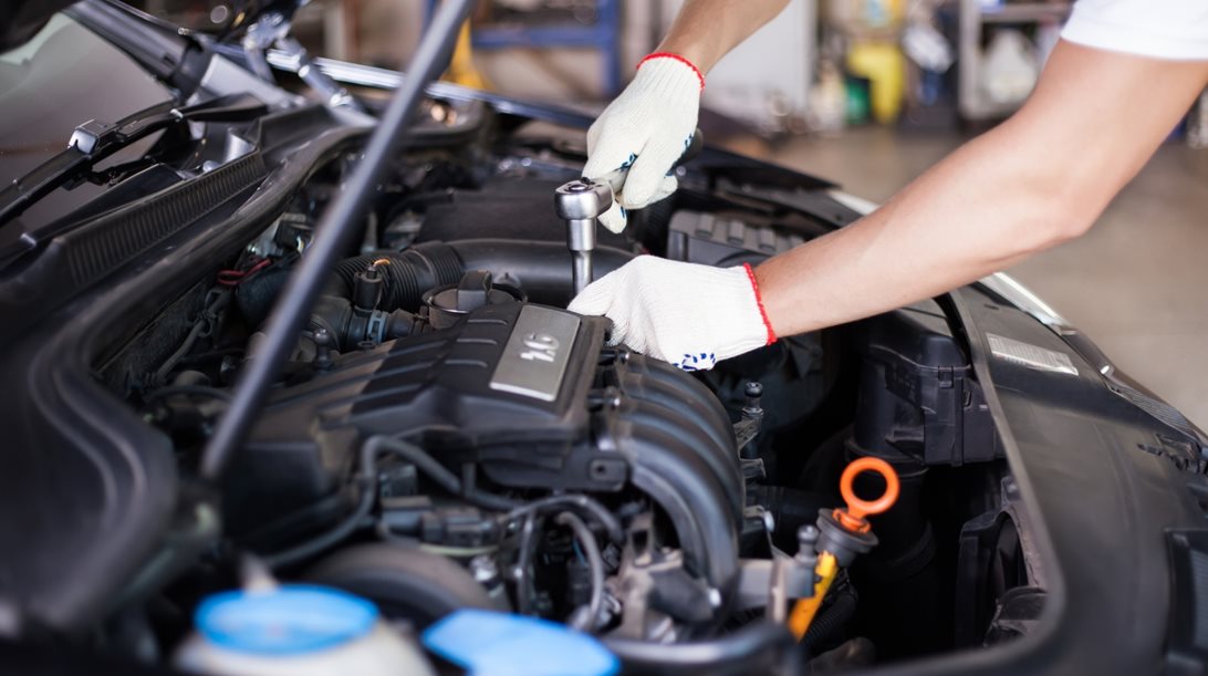 Όχι, δεν θα απαγορευτούν τα συμβατικά αυτοκίνητα