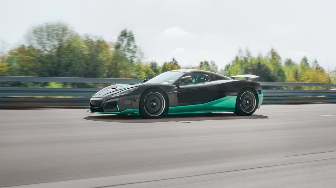 Οδηγώντας το ηλεκτρικό hypercar Rimac Nevera που μόλις έσπασε 23 ρεκόρ