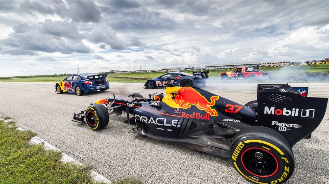 Ο απόλυτος αγώνας: Πώς μπορεί να χάσει μια F1 από ένα αυτοκίνητο drift