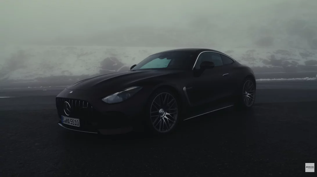 Άκουσε το μοναδικό ήχο του V8 της Mercedes AMG GT 55 (video)