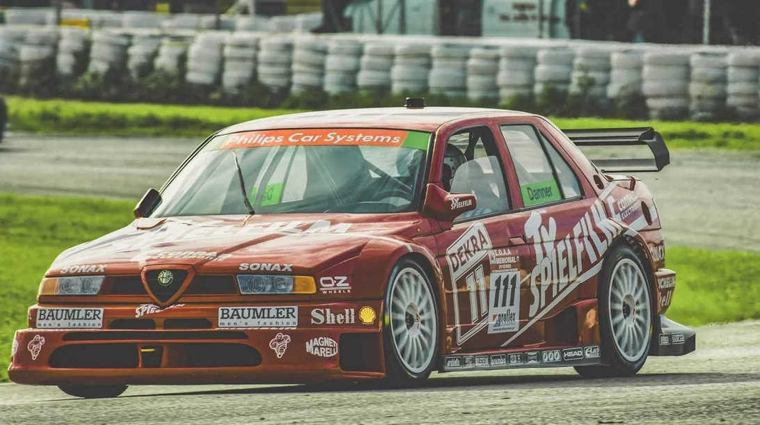 Θρυλική και σπάνια Alfa Romeo εμφανίστηκε στα Μέγαρα και μάγεψε