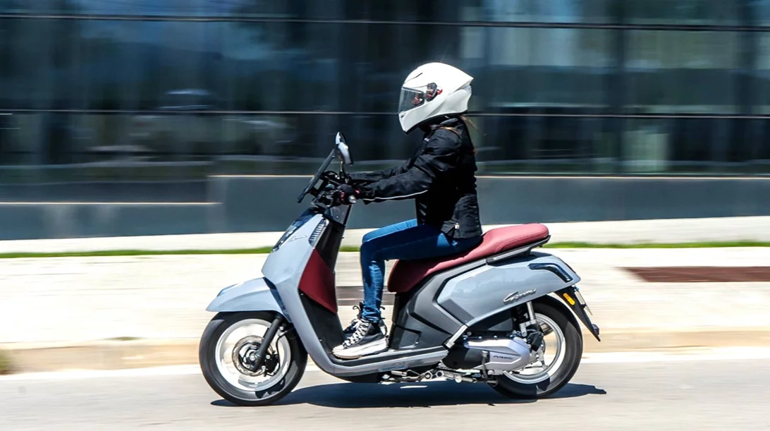 Gemini Gemma 125: Νέο ευέλικτο και προσιτό scooter με δίπλωμα αυτοκινήτου