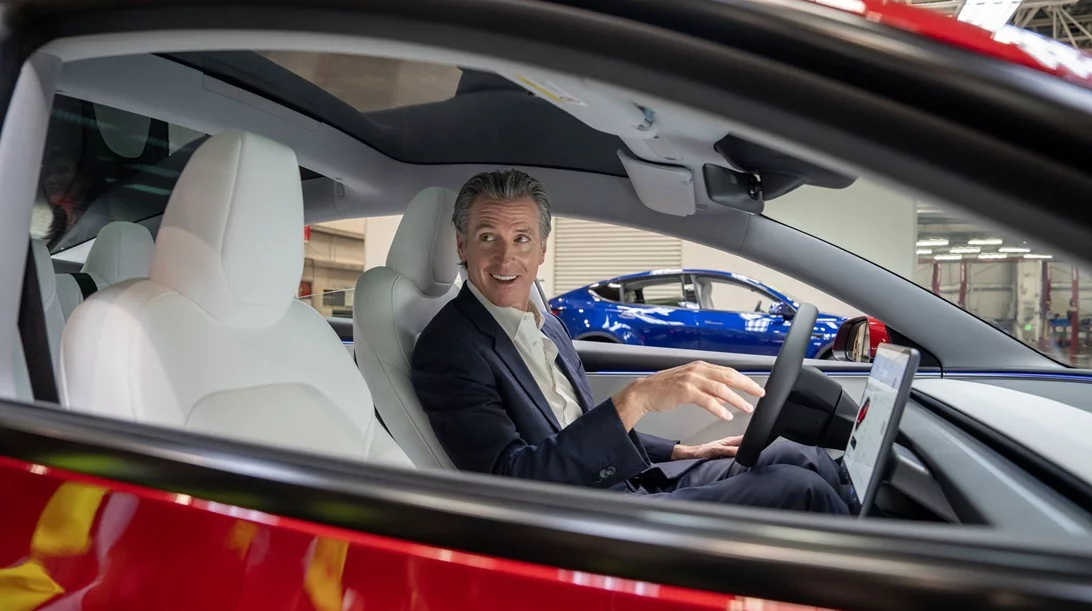 Τι λέει για τα αυτόνομα αυτοκίνητα ο κυβερνήτης της Καλιφόρνια