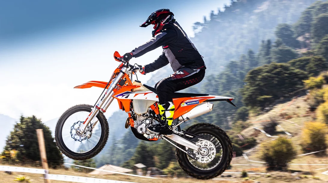 Off Road γκάμα KTM, HUSQVARNA και GASGAS 2023: Χωματουργικά σεμινάρια