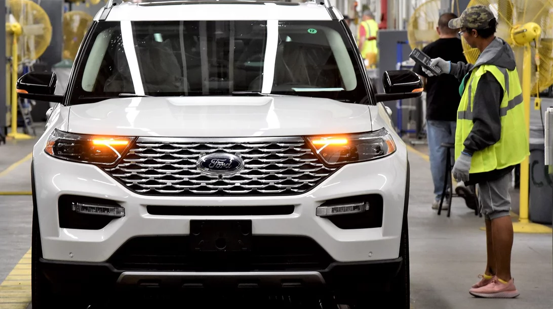 Μπαίνουμε στην γραμμή παραγωγής του Ford Explorer (video)