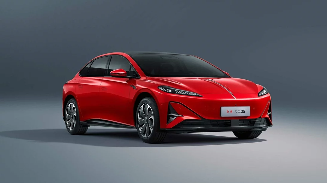 To Hongqi Tiangong 05 προκαλεί το Tesla Model 3 με αυτονομία 750 χιλιόμετρα